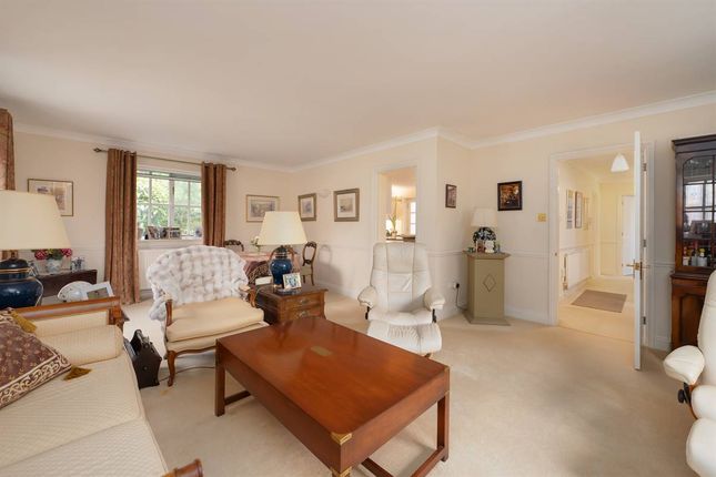 2 Meadow Way, Shooters Hill, Dover photo 3