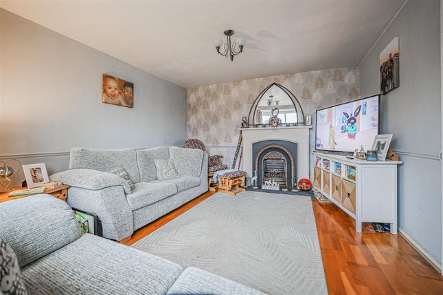 8, Risedale Hill, Hemel Hempstead photo 2