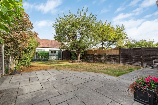 77 Craddocks Avenue, Ashtead photo 3