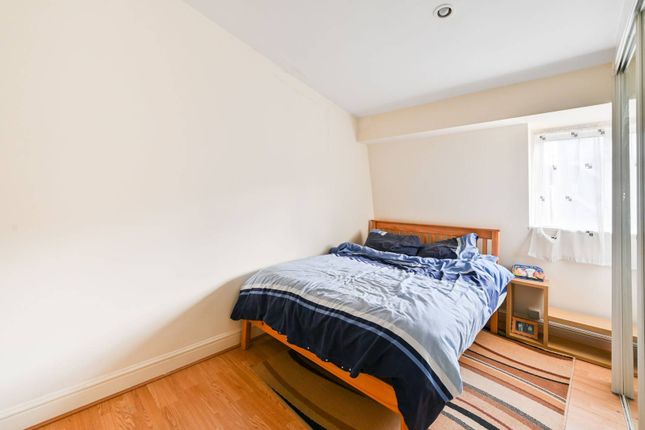 Flat for sale in Coldharbour Lane, Brixton, London