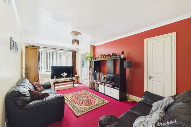 29 Hughenden Green, Aylesbury photo 2