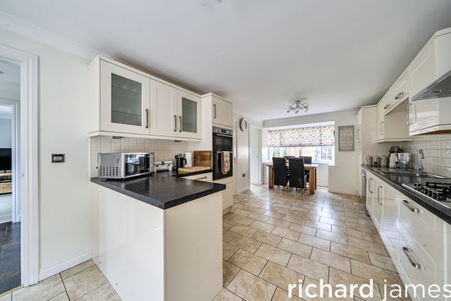 29, Twineham Road, Swindon photo 2