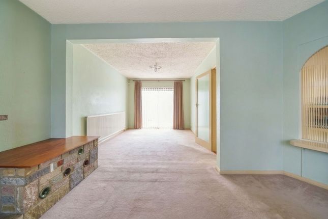 119 Queens Walk, Ruislip photo 3