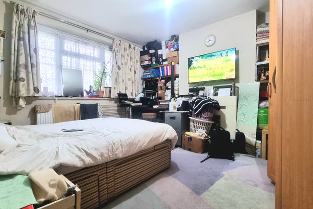 Flat for sale in Princes Drive, Harrow