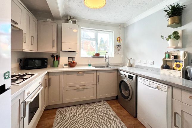 Wayside Cottage, Westbeams Road, Lymington photo 4