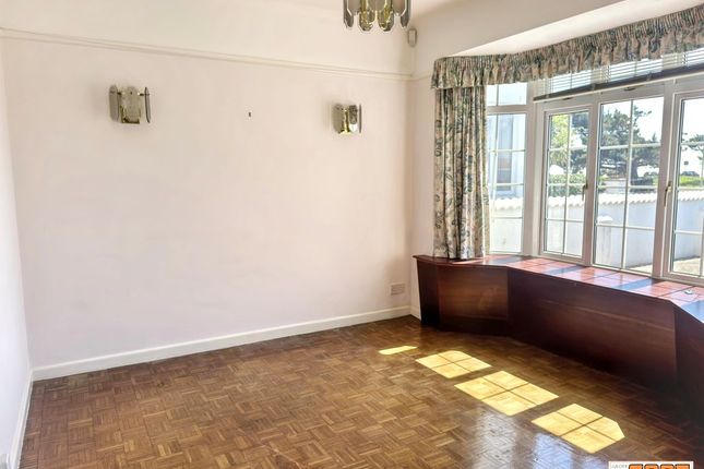 Pantiles, 160 Sea Front, Hayling Island photo 3