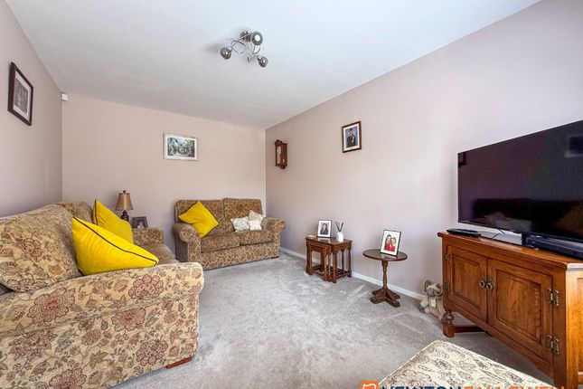 9 Marigold Way, Newark photo 4