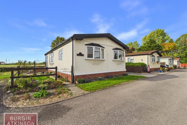 2-bed caravan on The Hawthornes, Newark, £85,000