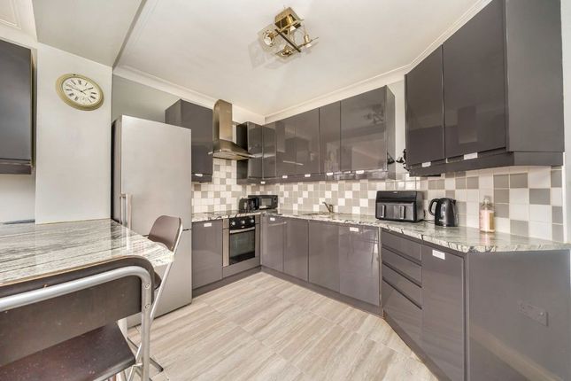 51, Quadrant Close, Hendon photo 3