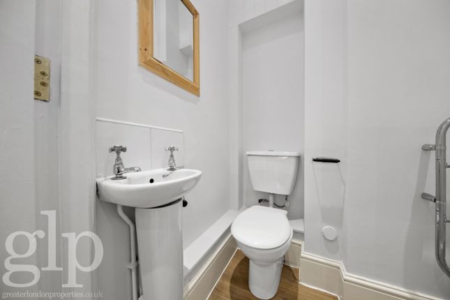 Flat to rent in St. Martin's Lane, London