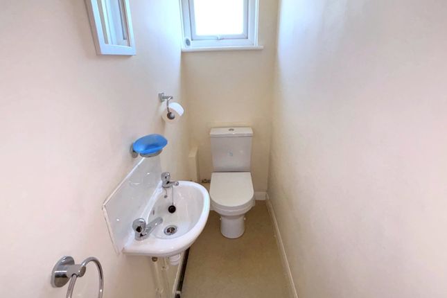 25, Brockenhurst Close, Canterbury photo 4