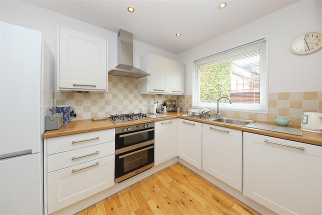 10, Curzon Place, Pinner photo 2