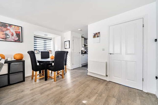 Potter Crescent, Wokingham photo 4