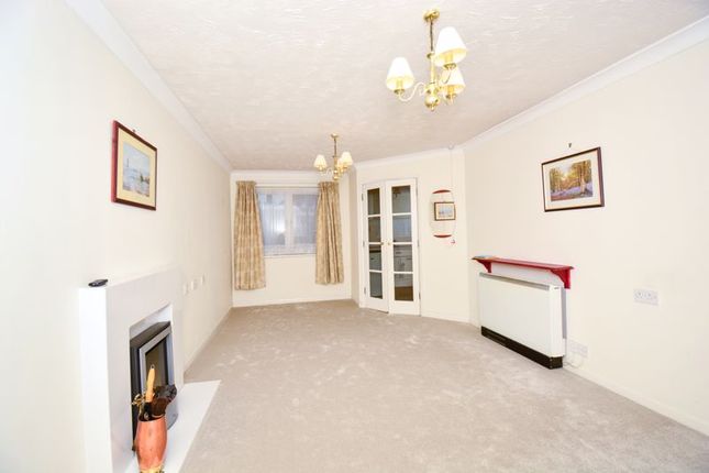 Thumbnail Flat for sale in Hudsons Court, Potters Bar