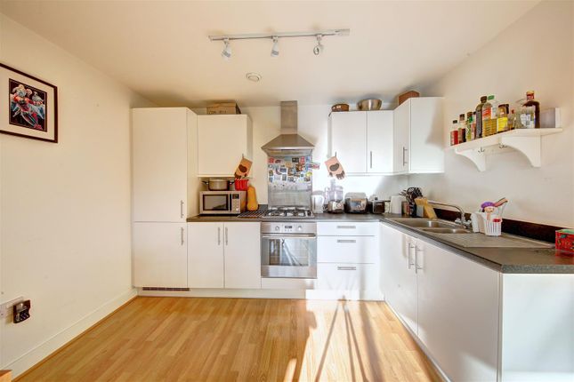 71 Fitzgerald House, St. Georges Grove, London photo 3