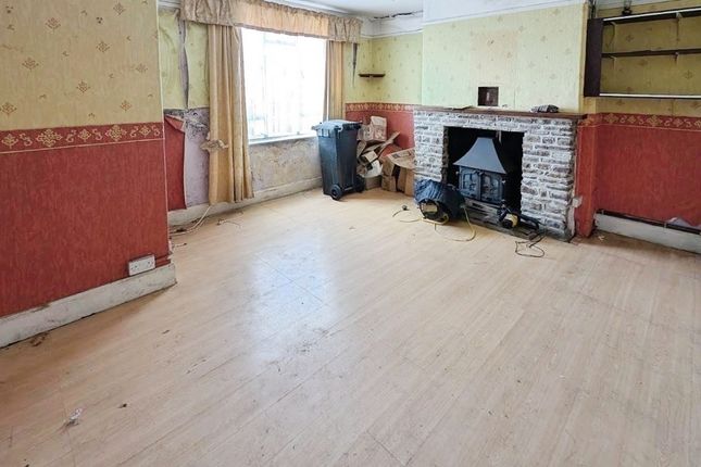 29, Woodside Road, Coalpit Heath photo 2