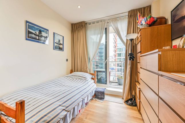 Flat for sale in Baltimore House, Battersea Reach, Wandsworth, London