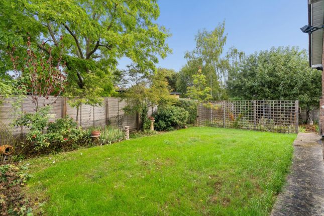 Tavistock Close, Maidenhead photo 2