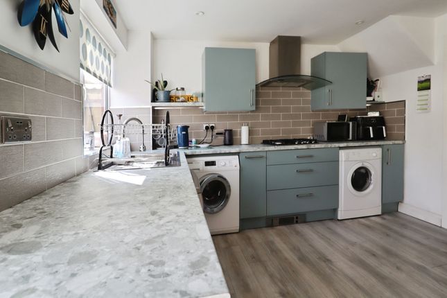 22, Ewbank Close, Barry photo 4