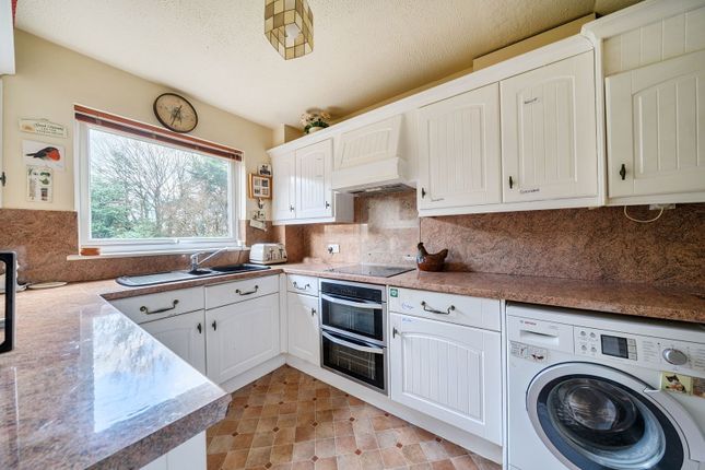 27, Oaklands, Godstone photo 4