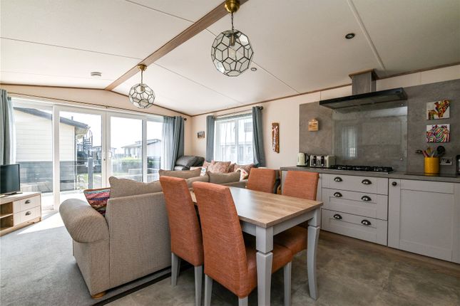 11, Solent View, Barton On Sea photo 4