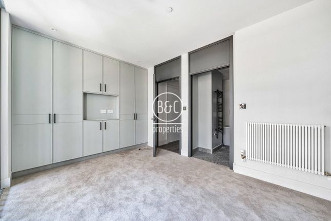 Flat to rent in Windsor Square, Royal Arsernal Riverside, London