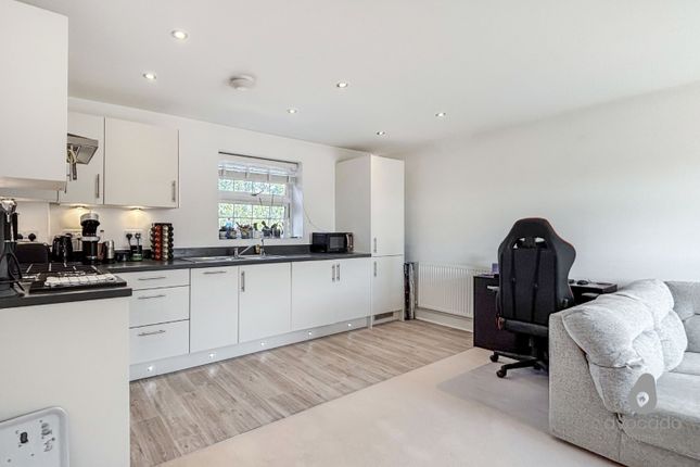 Flat 5, 1 Hayes Drive, Reading photo 4