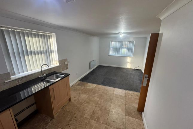 Flat 6, Riverbank Apartments, 50 Tottington Road, Bury photo 4
