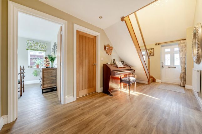 11, Brook Street, Aston Clinton photo 2