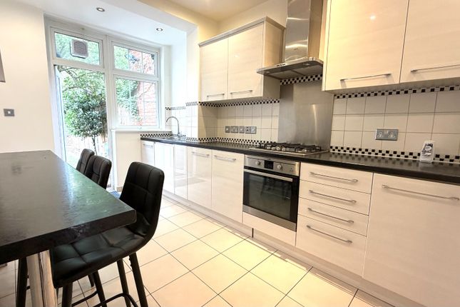 20 Dingwall Gardens, London, Greater London photo 4