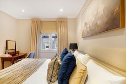 Elegant Mayfair Escape | Off Piccadilly, Hertford Street, London photo 3