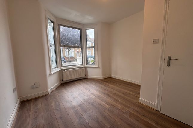 18a, Chiswick Road, London photo 2