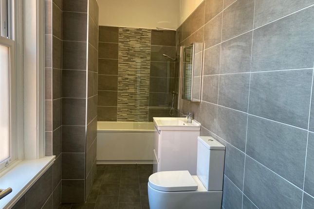Thumbnail Flat to rent in Fryston House, Bargate, Grimsby