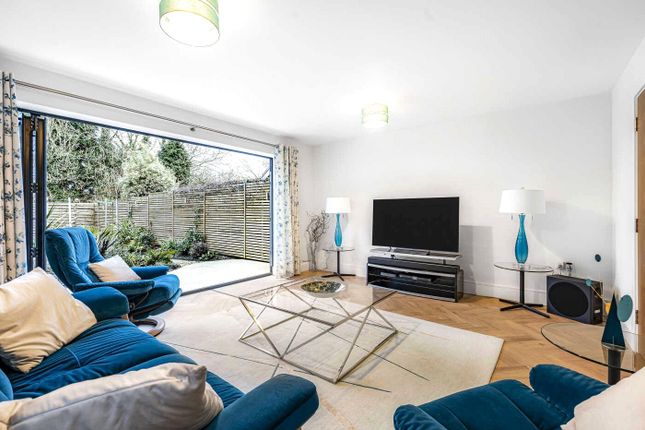 18, Rowden Way, Alton photo 2
