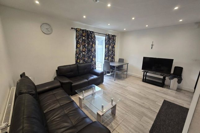 28, Oakdene Road, Greater London photo 2