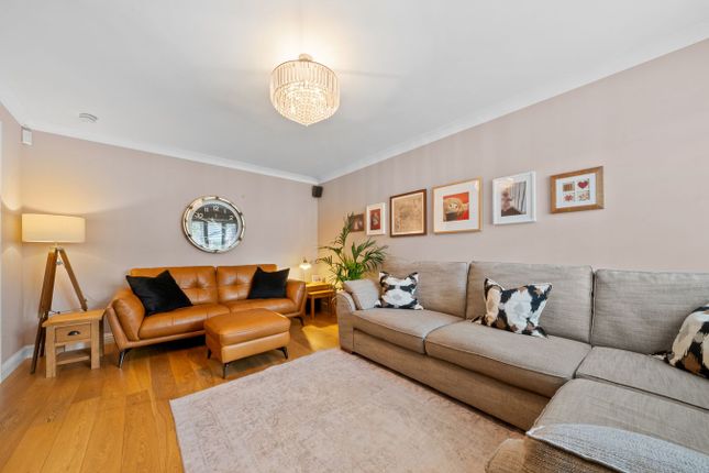 43, David Avenue, Stirling photo 4