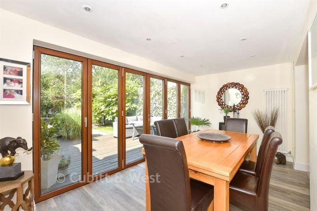 61, Stafford Road, Crawley photo 2