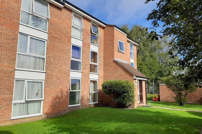 Flat to rent in Cranston Close, Ickenham, Uxbridge