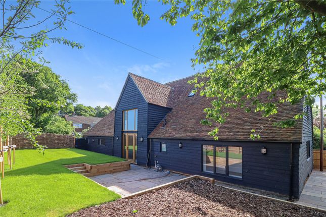 Thumbnail Detached house for sale in Langley Lodge Lane, Kings Langley