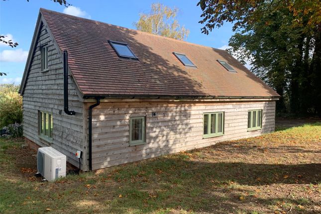 2-bed detached on City Road, High Wycombe, £1,700/mo