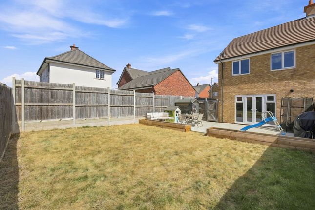 7 Tiger Moth Way, Henlow photo 4