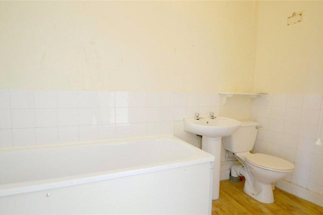 69A,, Nutfield Road, Redhill photo 4