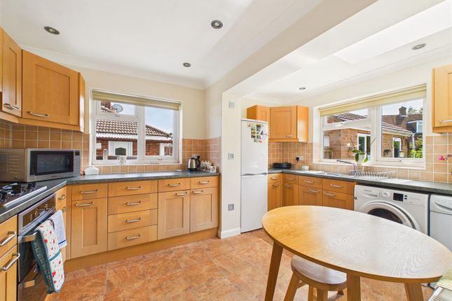 32, Beech Road, Elloughton photo 4