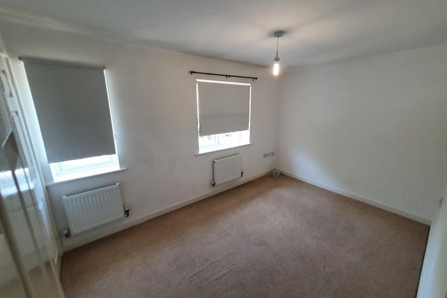 79, Mustang Way, Swindon photo 5