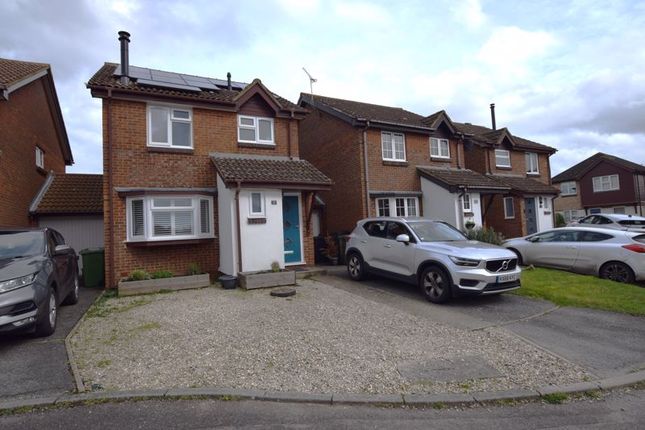 Detached house to rent in Glenham Road, Thame