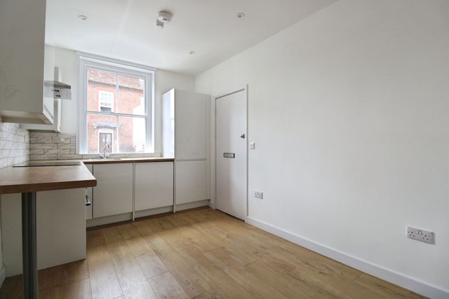 Flat 1, 12 London Road, Marlborough photo 3