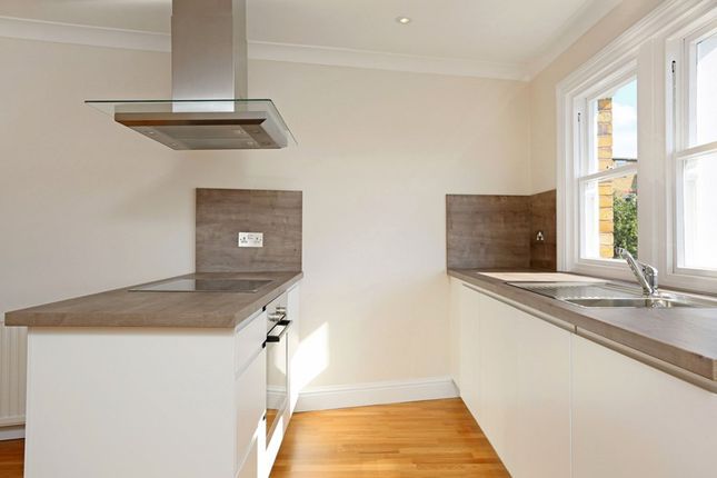 Thumbnail Flat to rent in Hillgate Place, London