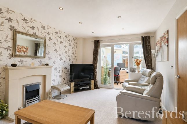 98, Longmead Avenue, Essex photo 4