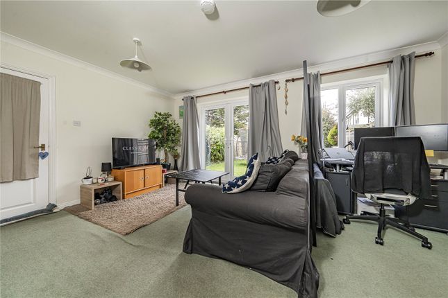 14, Norwood Close, Twickenham photo 3