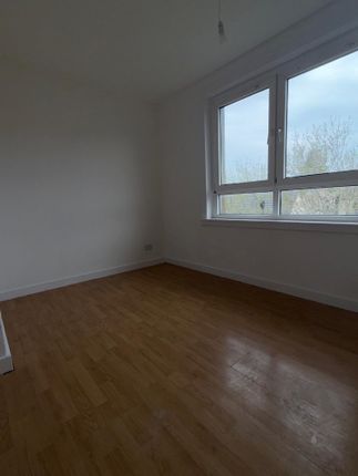 F, 27, Pine Crescent, Johnstone photo 5